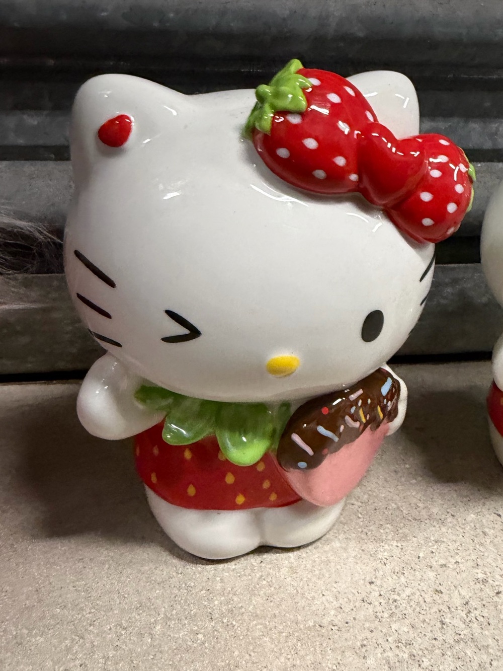Hello Kitty Strawberry Bow Ceramic Figurine - White/Red/Green new